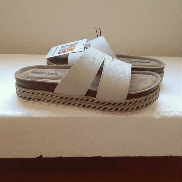 Muk luks - Picture 1 of 4